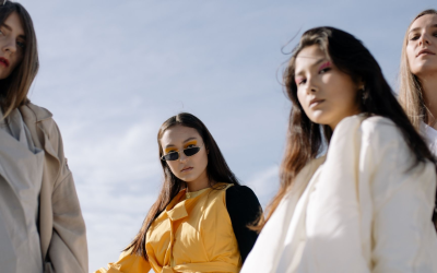 Mode jeunes 2024 : oversize, cargo, logomania responsable, couture consciente